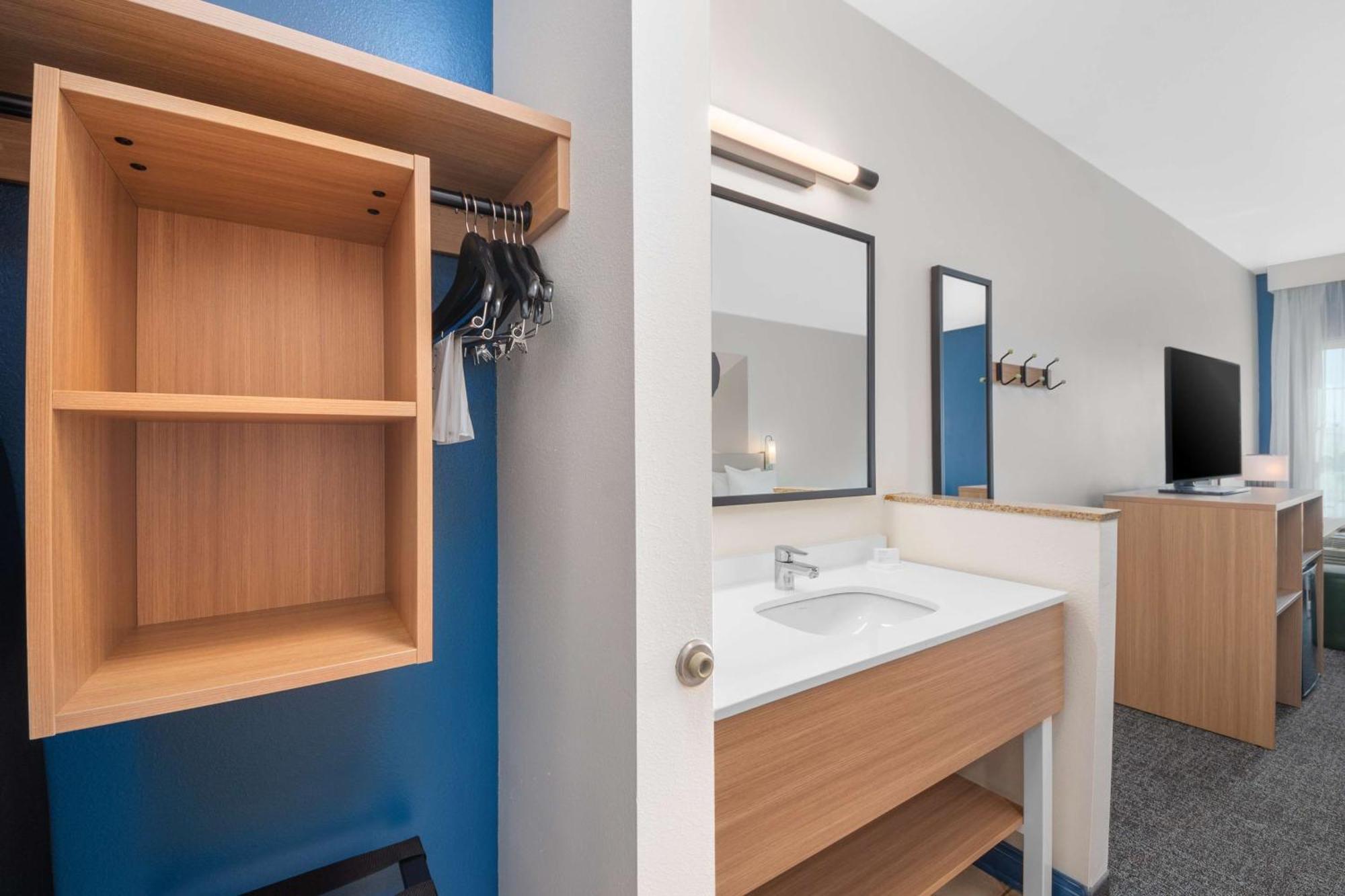 Spark By Hilton מינוט מראה חיצוני תמונה