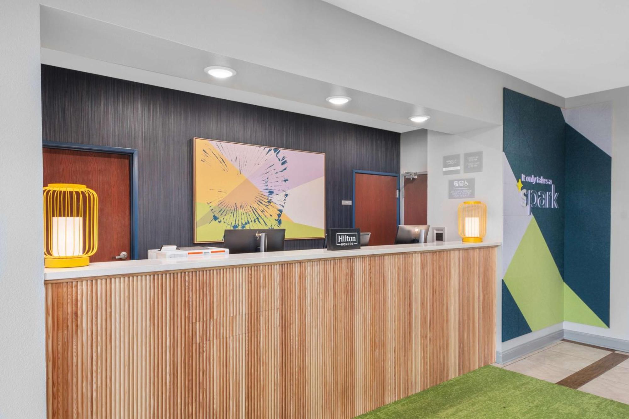 Spark By Hilton מינוט מראה חיצוני תמונה